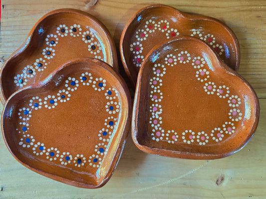 Platos de barro corazom