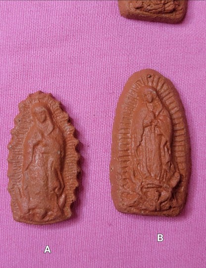 Virgencita de barro rojo