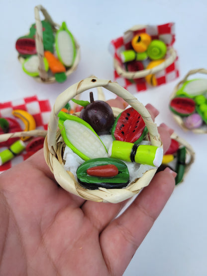 Canasta con verduras y frutas