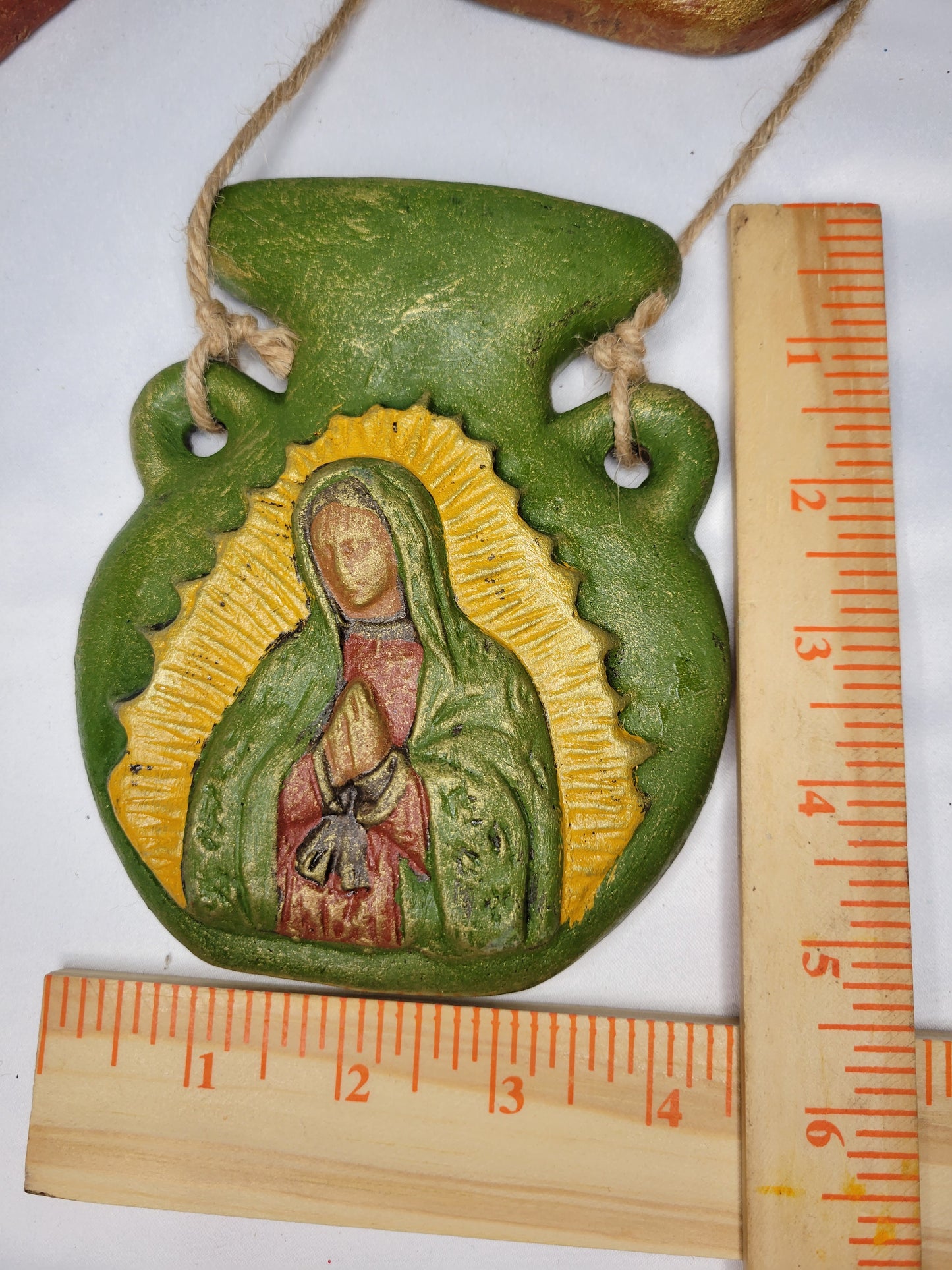 Virgen Colgante de barro